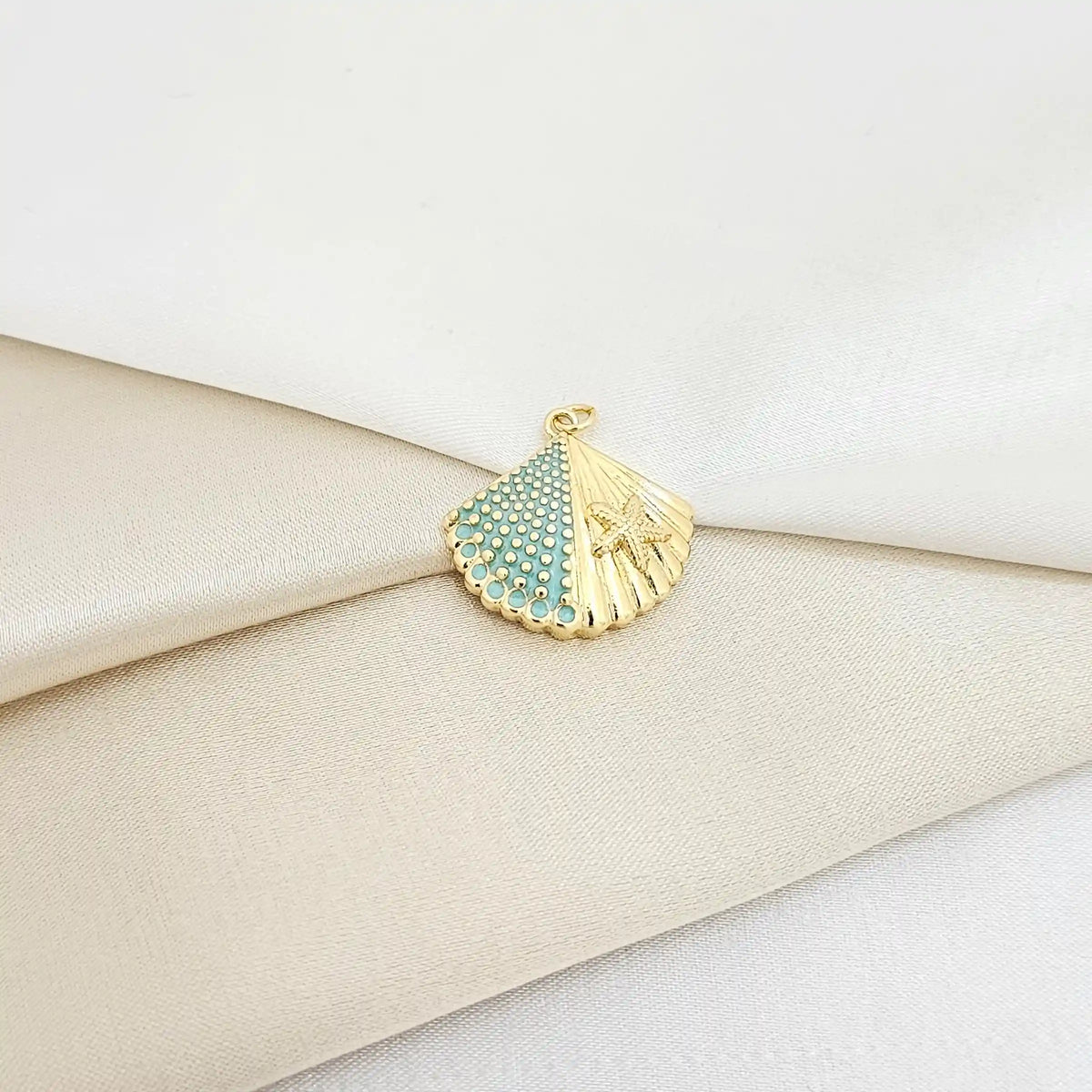 Dije Concha Y Estrella De Mar Verde Y Dorado Rf K7141