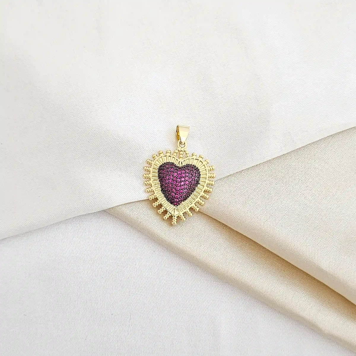 Dije Corazon Dorado Con Circones Morados Rf K4890