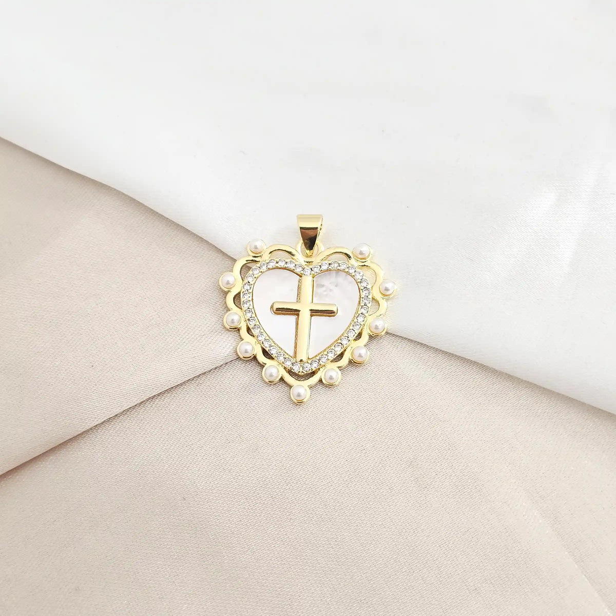 Dije Corazon Nacar Cruz Y Perlas Dorado Rf K8199