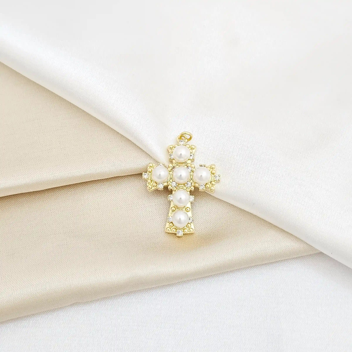 Dije Cruz Elegante Dorado Con Seis Perlas Rf K5616