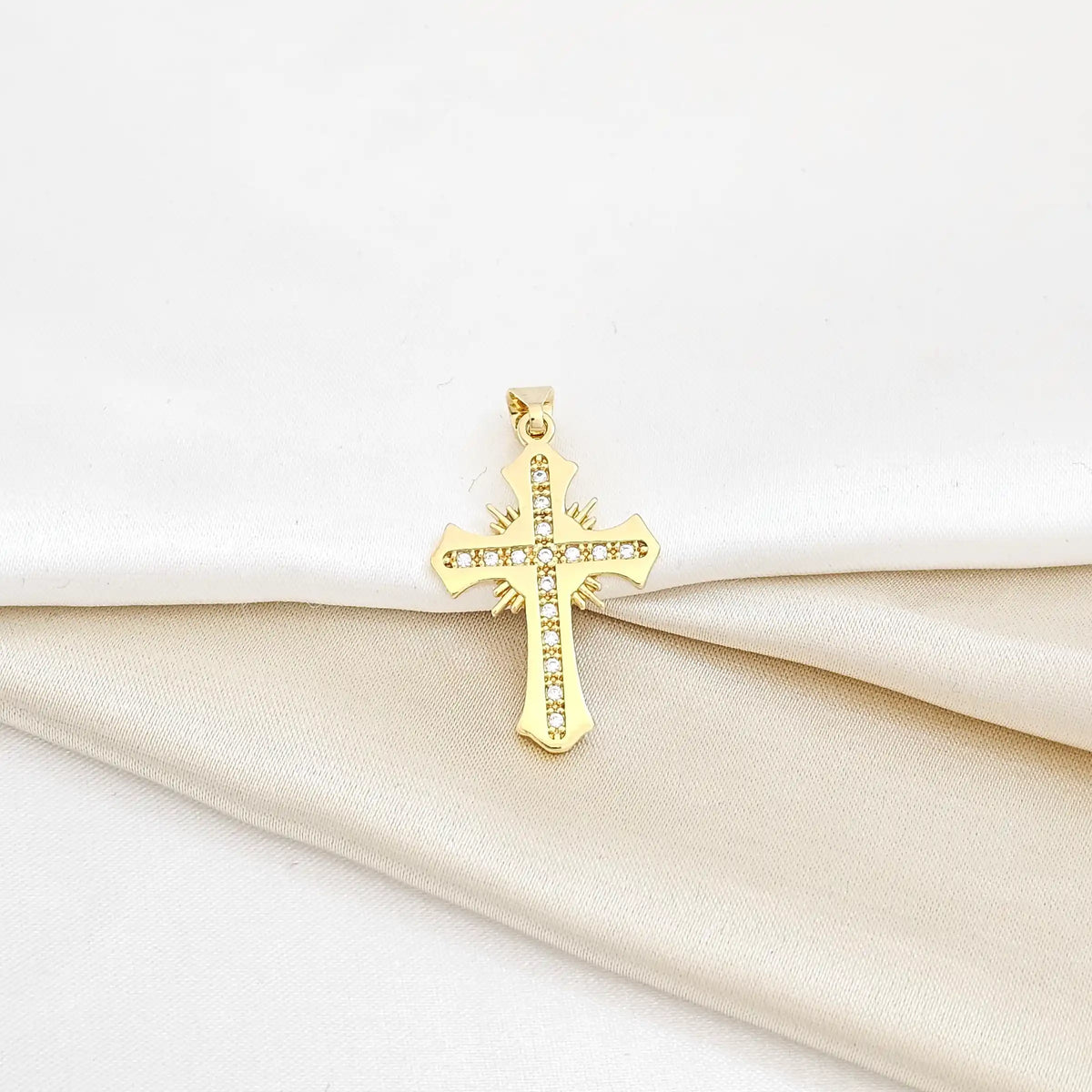 Dije Cruz Sagrada Circonias Lam 18K Rf B/23035-Cristal
