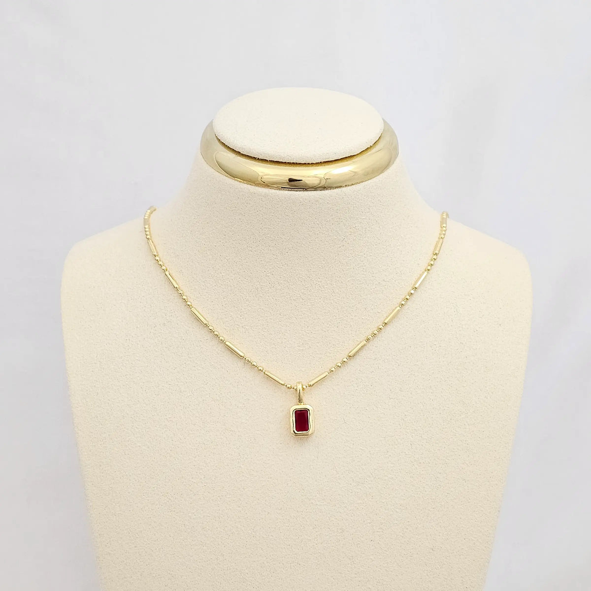 Dije Dorado Circon Rectangular Rojo Rf K6717