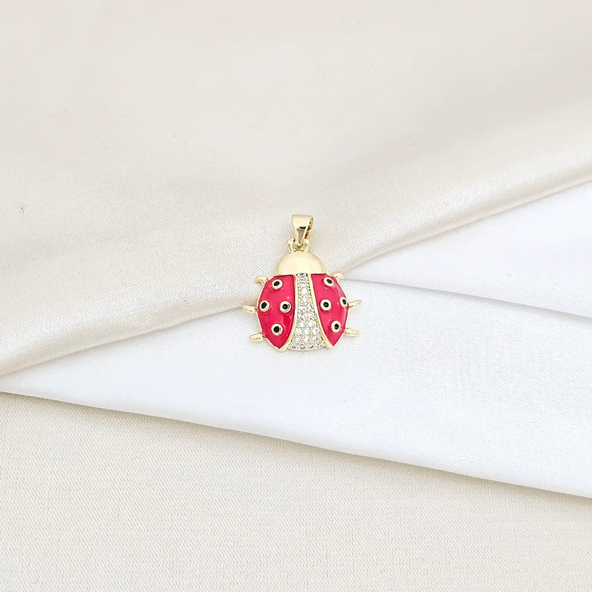 Dije Mariquita Grande Rojo Y Dorado Rf K5857