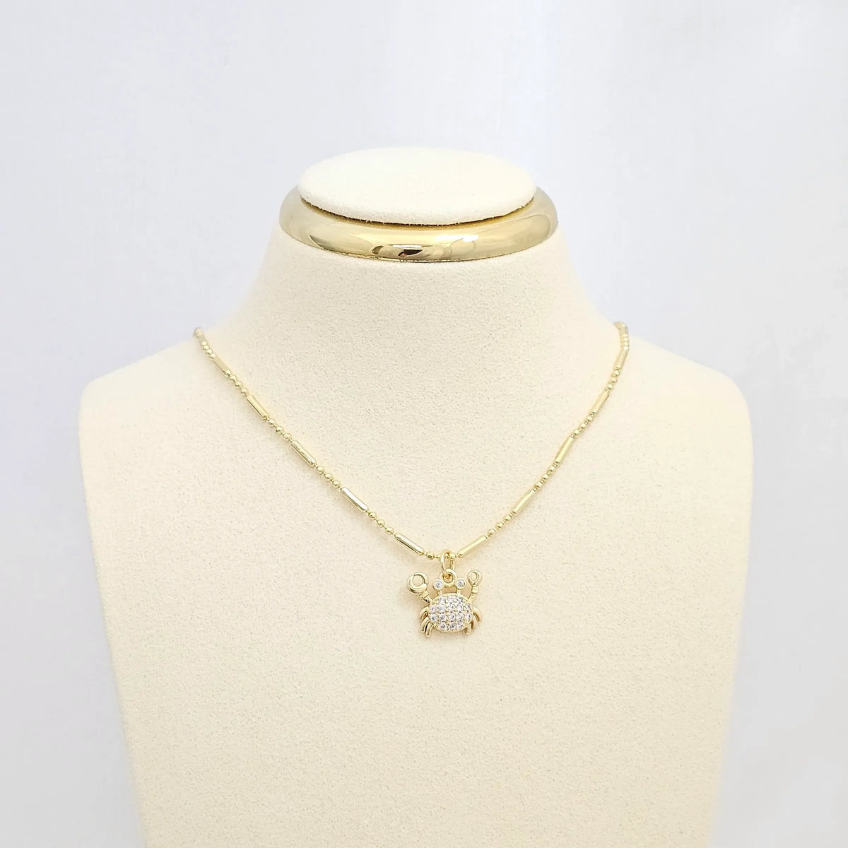 Dije Mini Cangrejo Dorado Con Circones Rf K6658