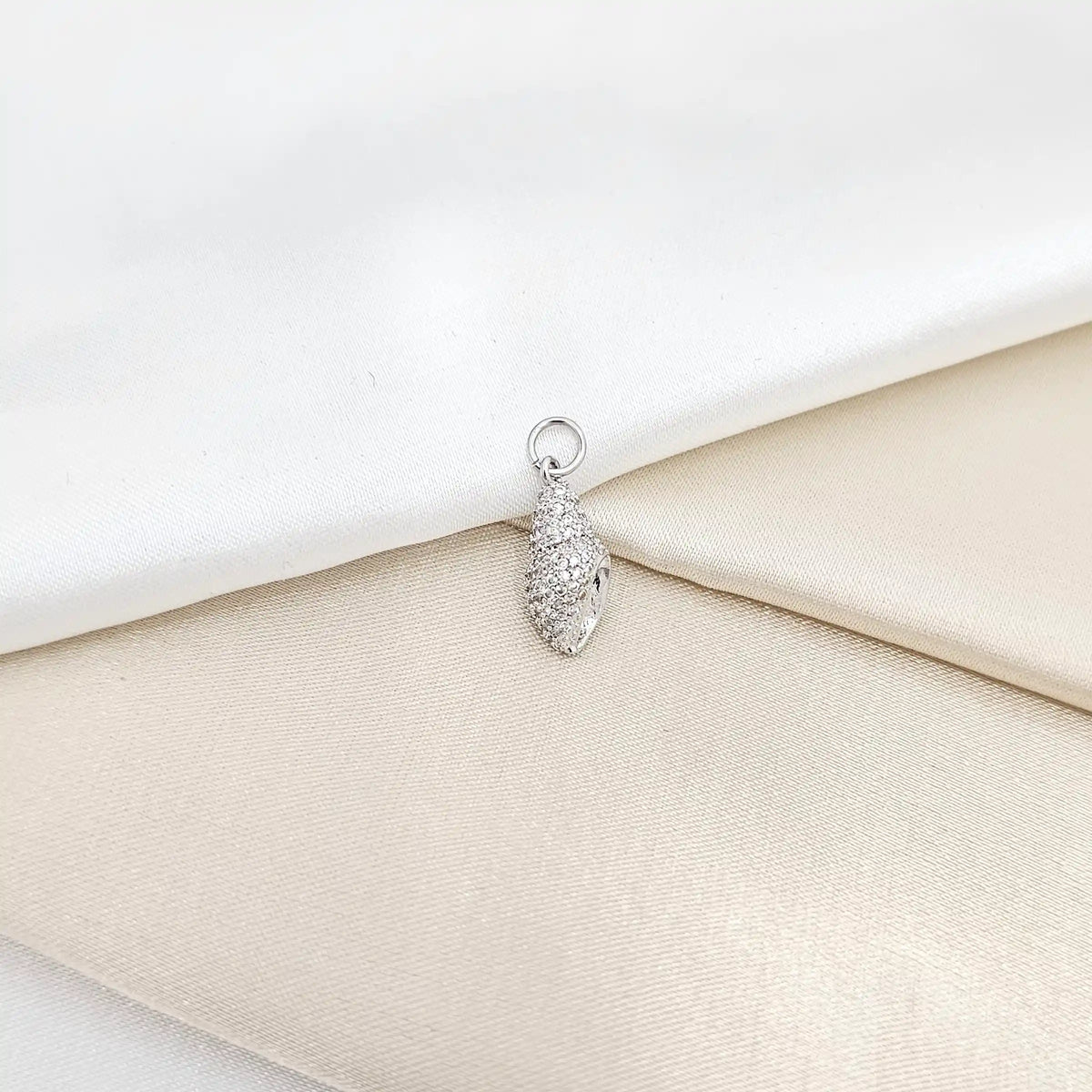 Dije Mini Caracola Circones Plateado Rf K6693
