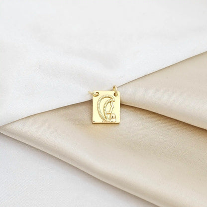 Dije Mini Cuadro Niña Maria Dorado Rf K6803