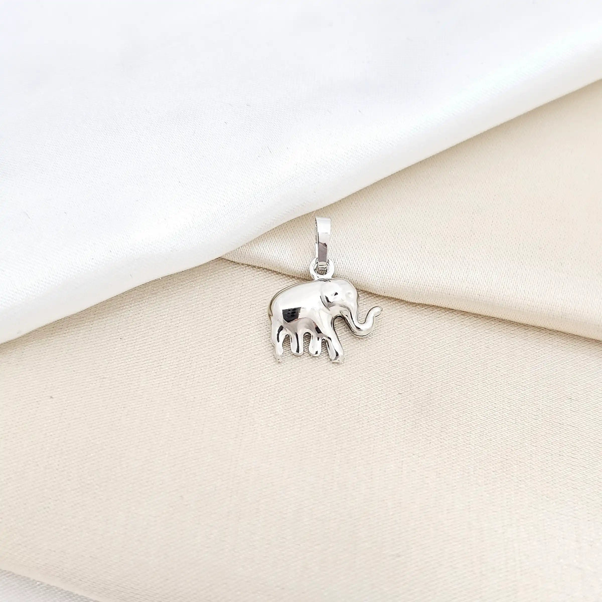 Dije Mini Elefante Plateado Rf K6679