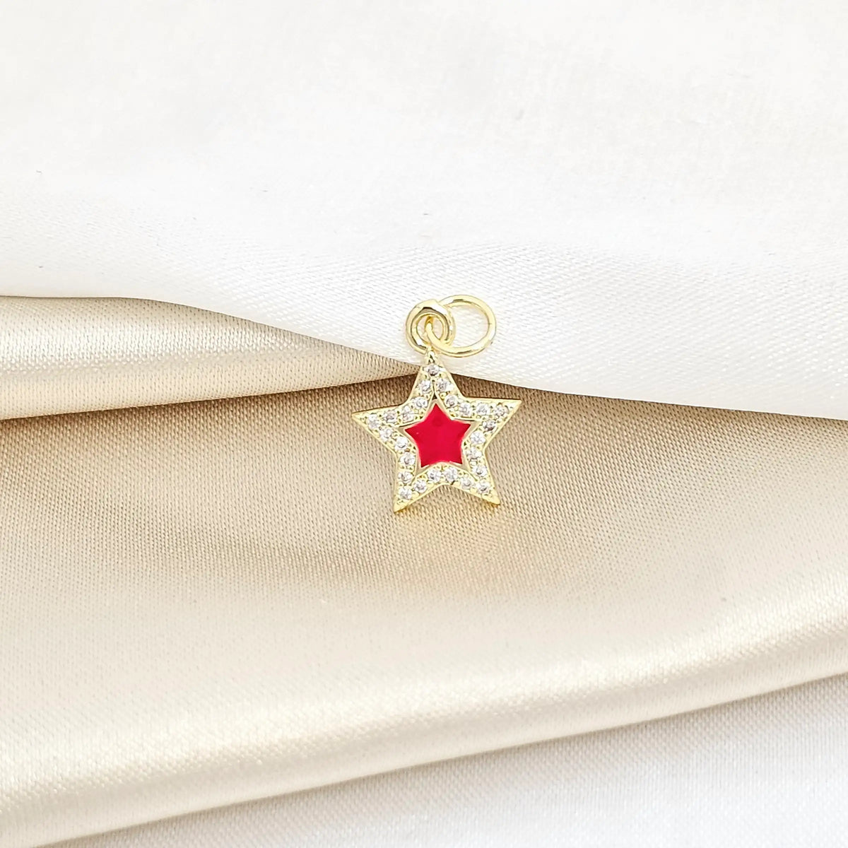 Dije Mini Estrella Roja Con Circones Rf K5800