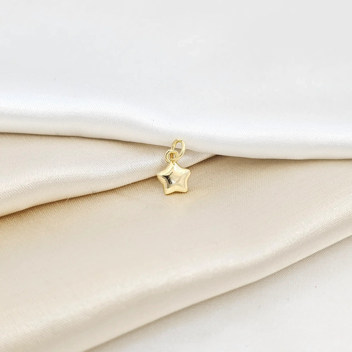 Dije Mini Estrellita Lisa Dorado Rf K7087