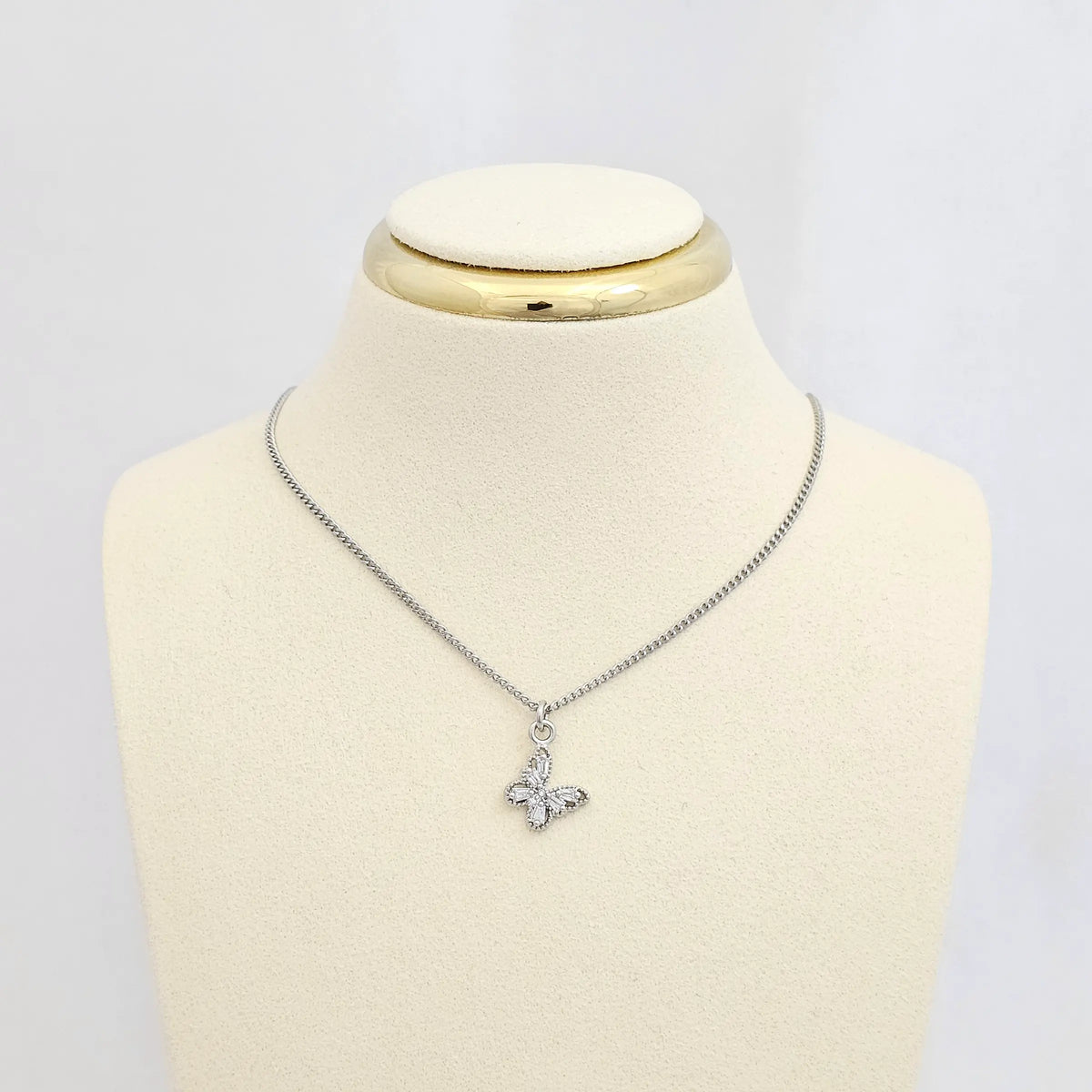 Dije Mini Mariposa Seis Circones Plateado Rf K6801