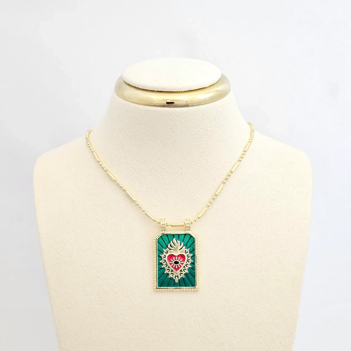 Dije Placa Verde Sagrado Corazon Rojo Y Dorado Rf K6485