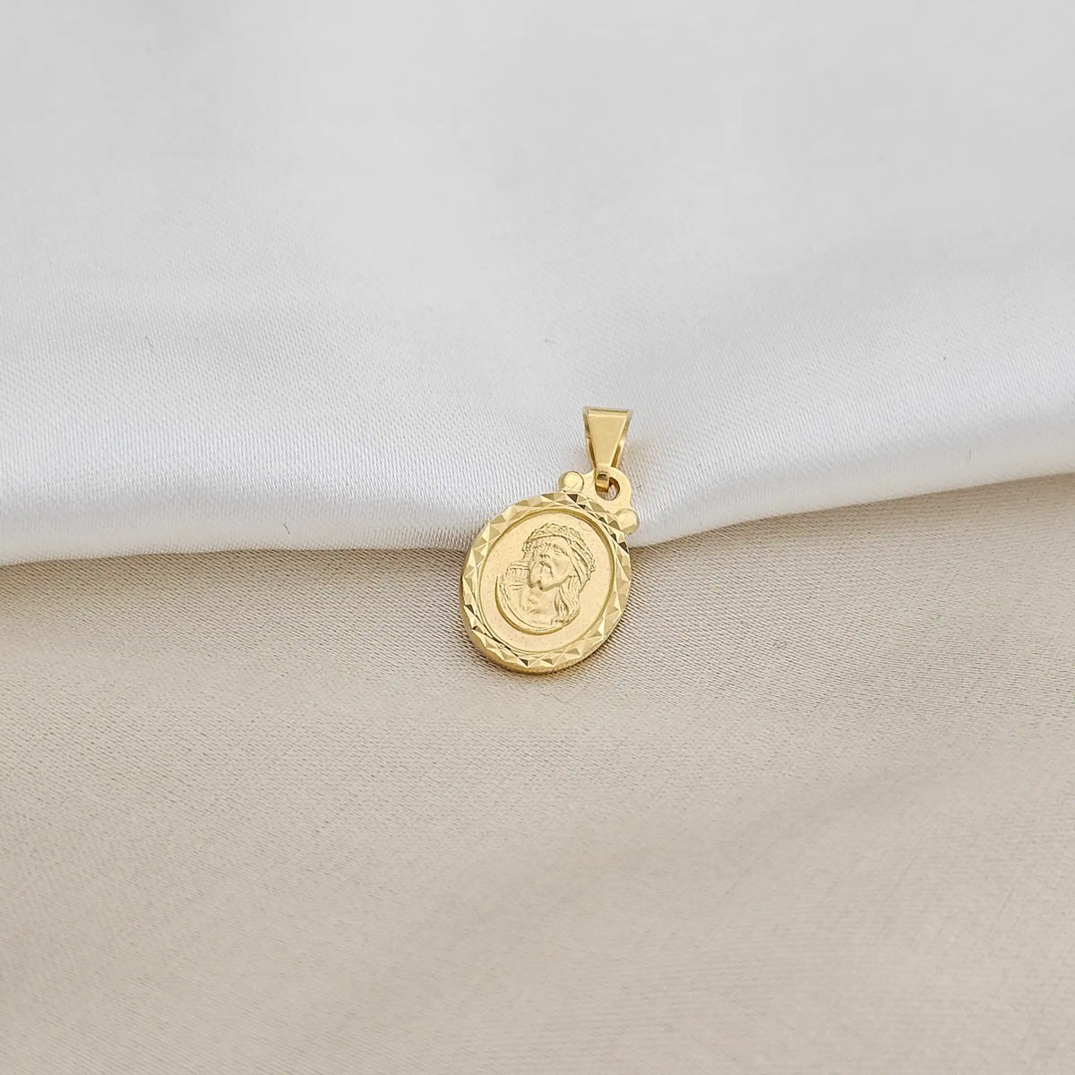 Dije Sagrado Rostro B.Diamantado 2Cms Lam18K-23125