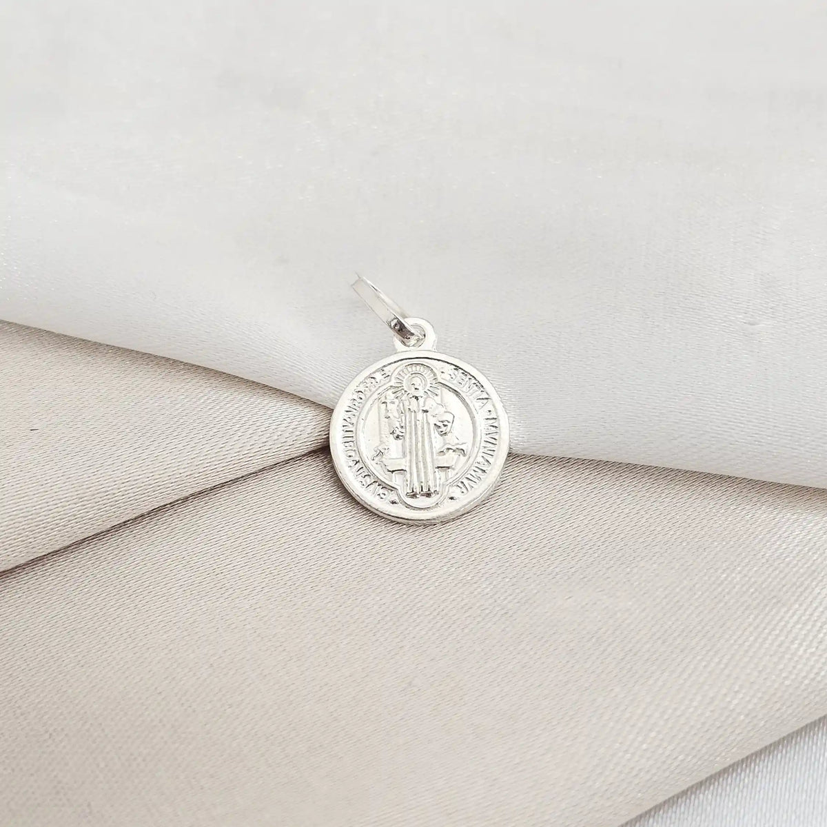 Dije San Benito 1.2 Cms Plata B/S/25005/Cont