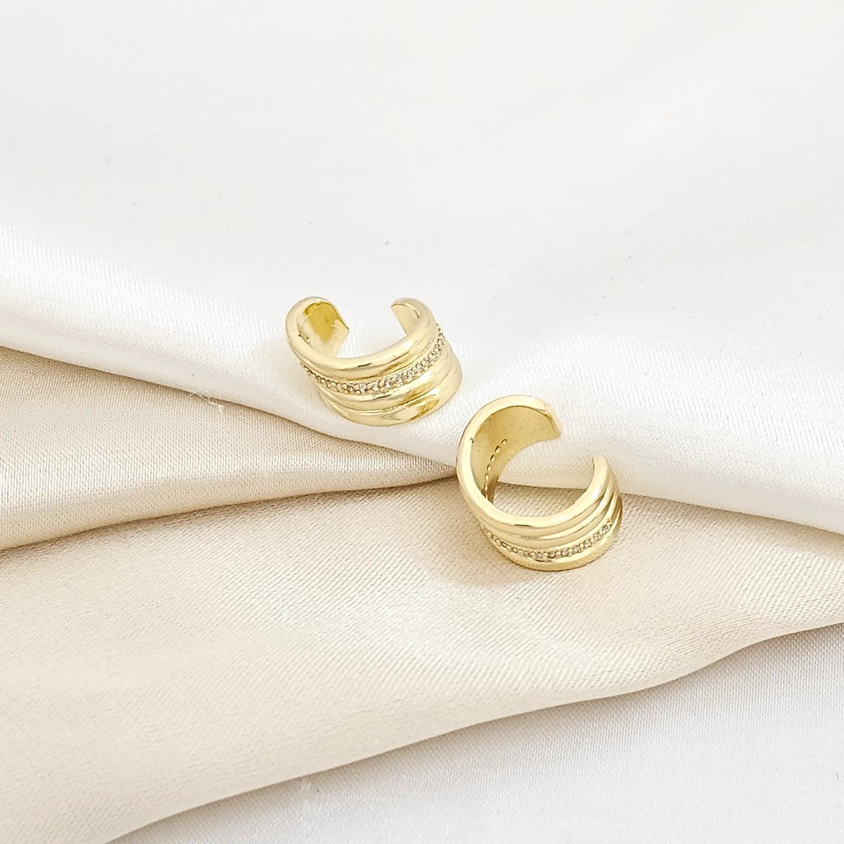 Earcuff 4 Lineas Con Circones Dorado Rf K6125