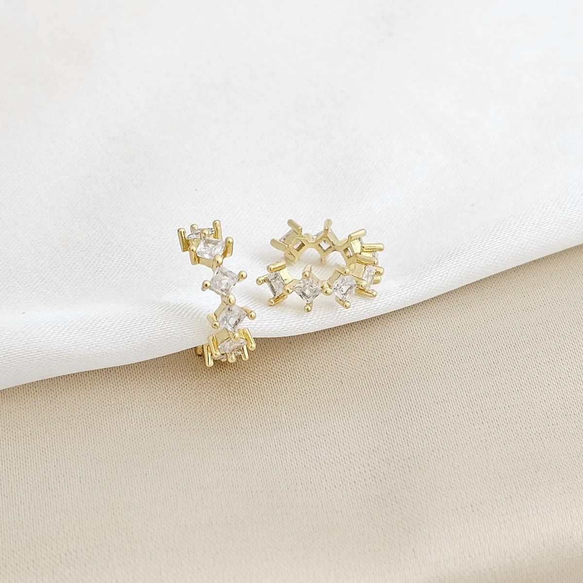 Earcuff Celestial Pequeño Dorado Rf K3396