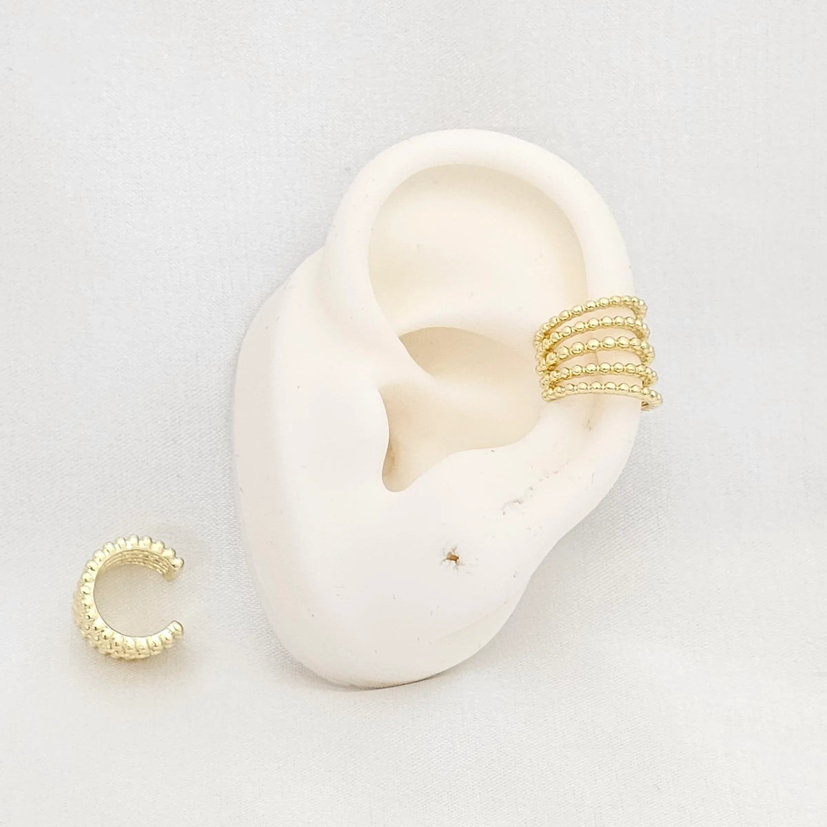 Earcuff Cinco Lineas Con Balines Dorado Rf K6173