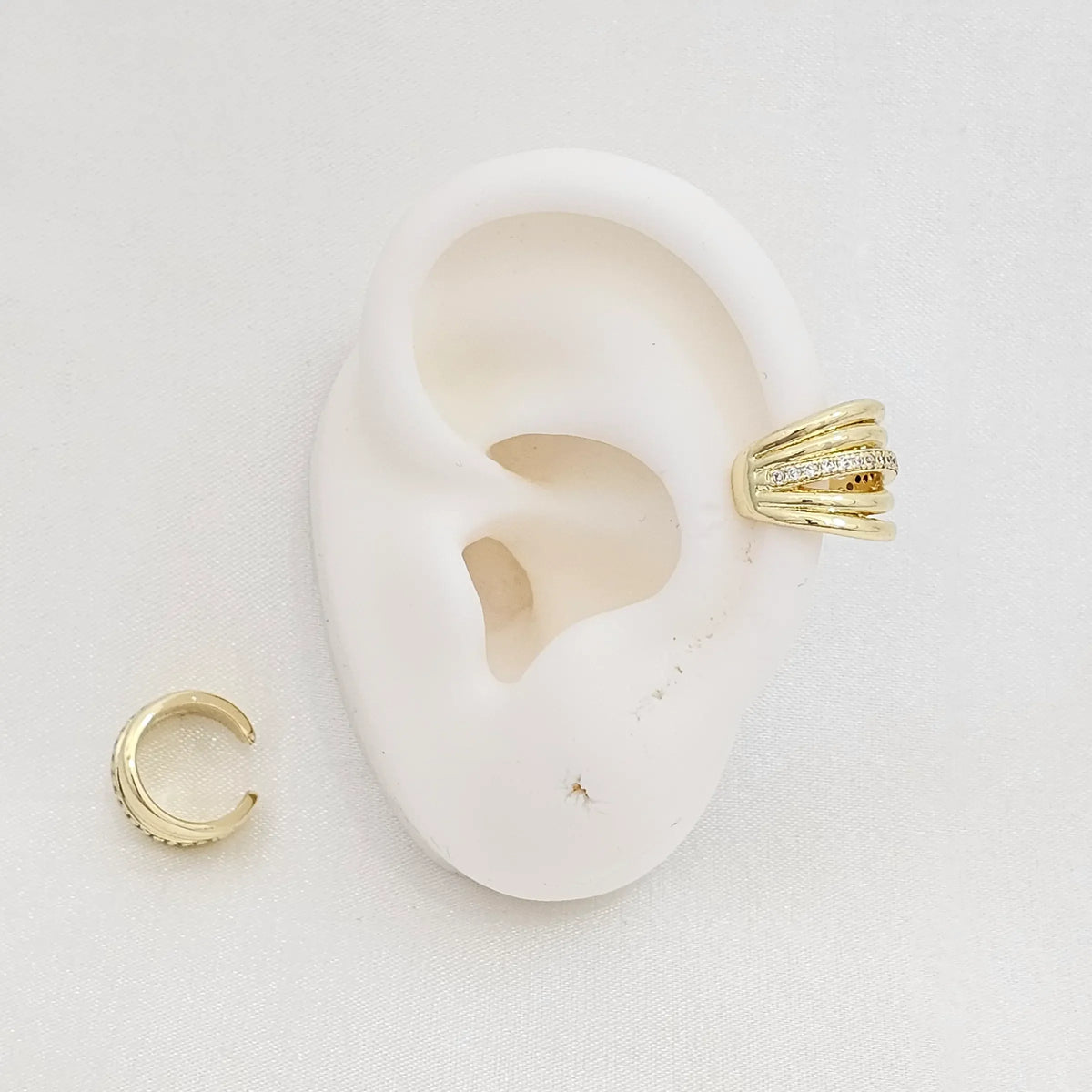 Earcuff Cinco Lineas Cruzadas Lisas Dorado Rf K7010