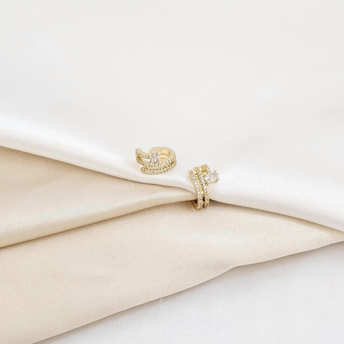 Earcuff Crystal Con Circones Dorado Rf K6123