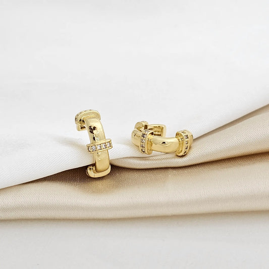 Earcuff Cuadrado Con Circones Dorado Rf K1467
