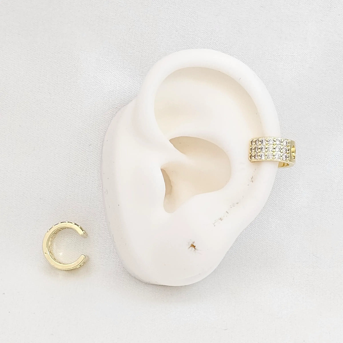 Earcuff Cuatro Circulos Con Circones Dorado Rf K7198