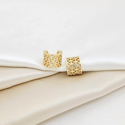 Earcuff Cuatro Lineas Con Triangulos Dorado Rf K7041