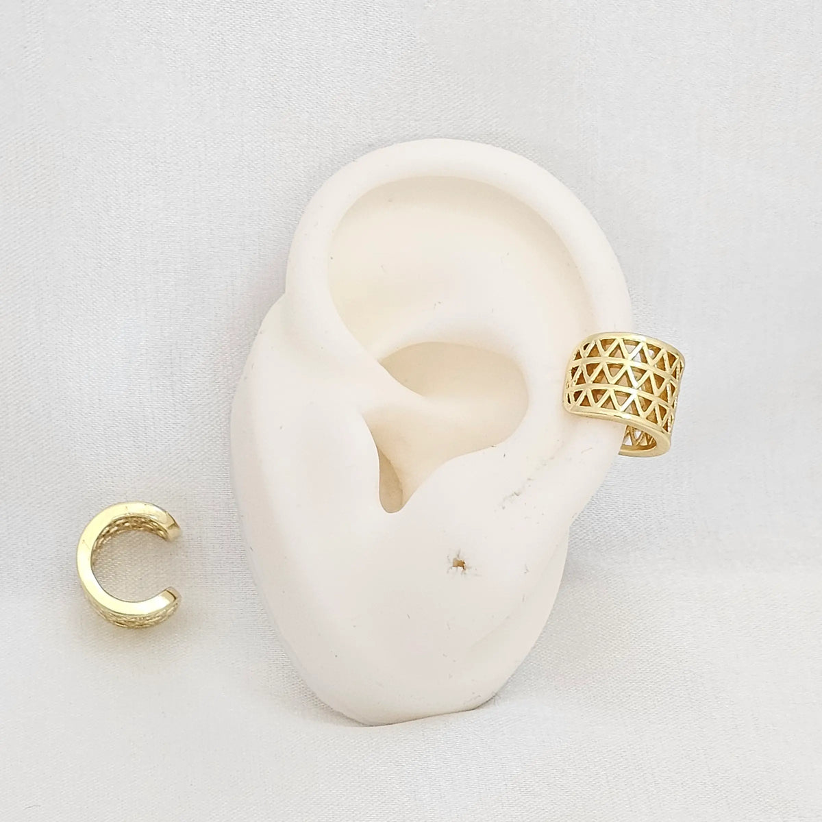 Earcuff Cuatro Lineas Con Triangulos Dorado Rf K7041