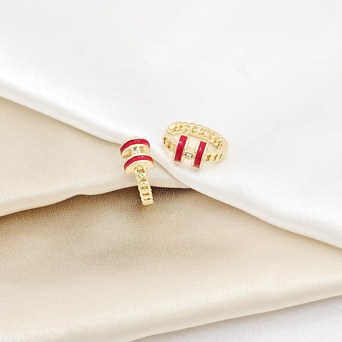 Earcuff Cubana Dorado Con Lineas Rojas Rf K5658
