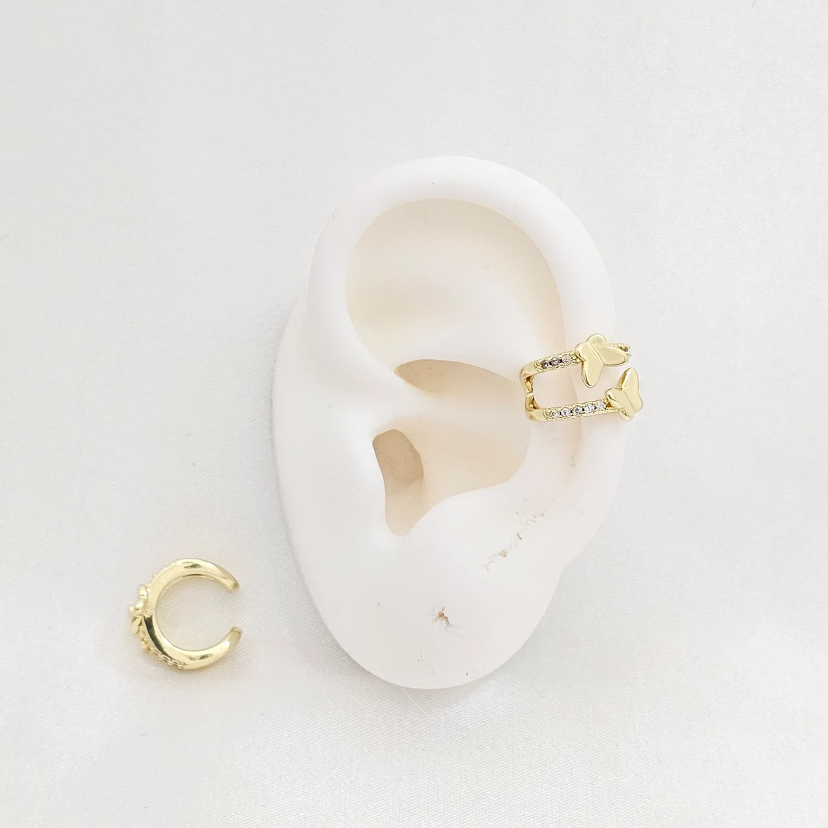 Earcuff Doble Mariposa Con Circones Dorado Rf K7001