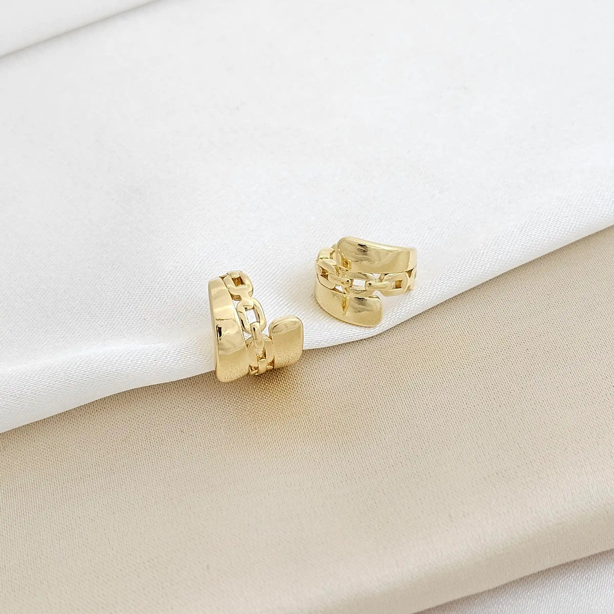 Earcuff En Cadena Liso Dorado Rf K3200