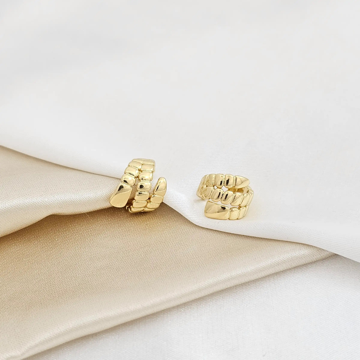 Earcuff Estilo Serpiente Dorado Rf K4017