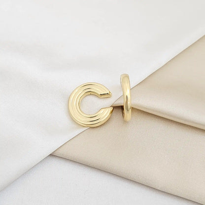 Earcuff Grande Lineas Dorado Rf K6772