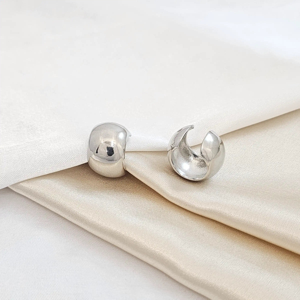 Earcuff Gruesa Lisa Plateada Rf K4736