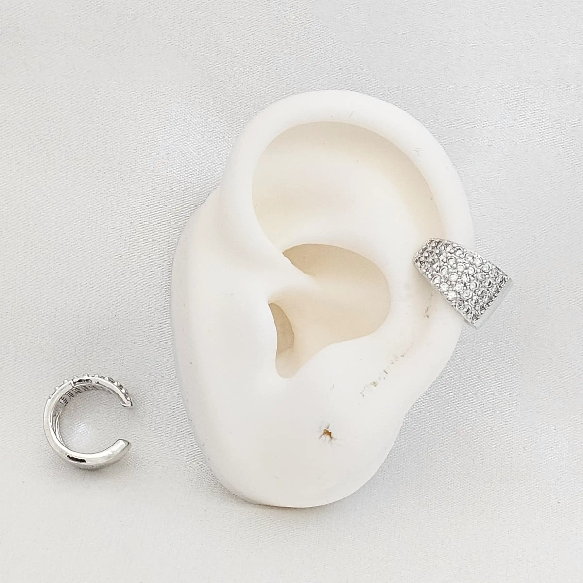 Earcuff Grueso Liso Y Con Circones Plateado Rf K7225