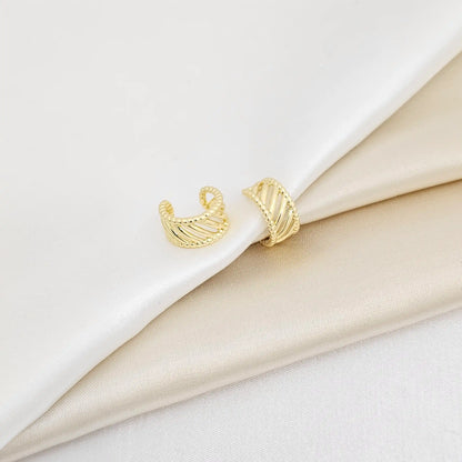 Earcuff Lineas En Diagonal Dorado Rf K6875