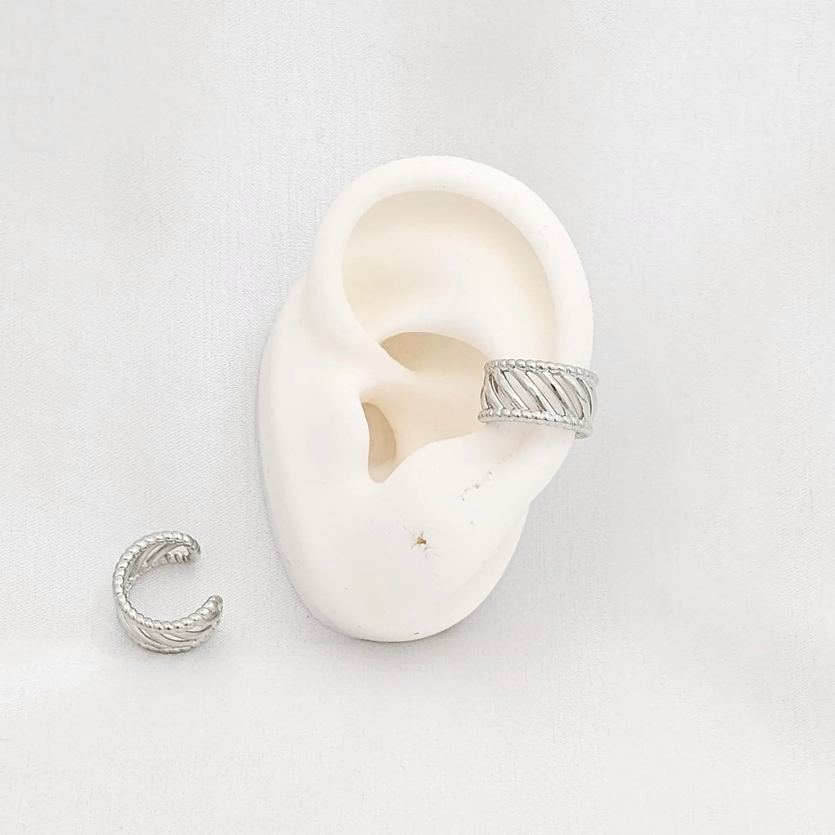 Earcuff Lineas En Diagonal Plateado Rf K6876