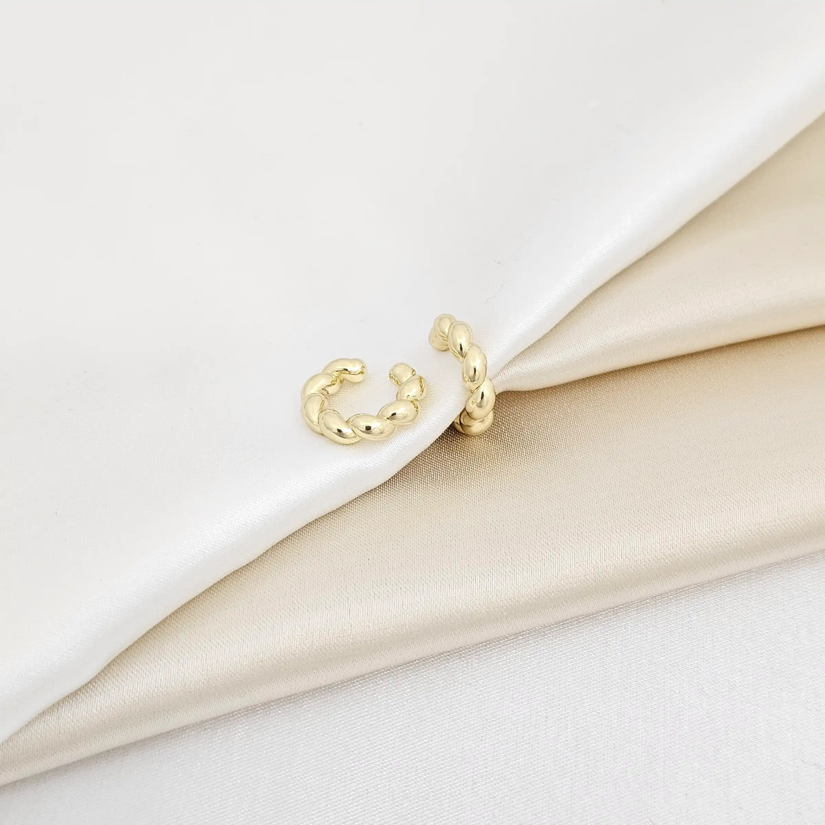 Earcuff Mediano Trenzas Gruesas Dorado Rf K6873