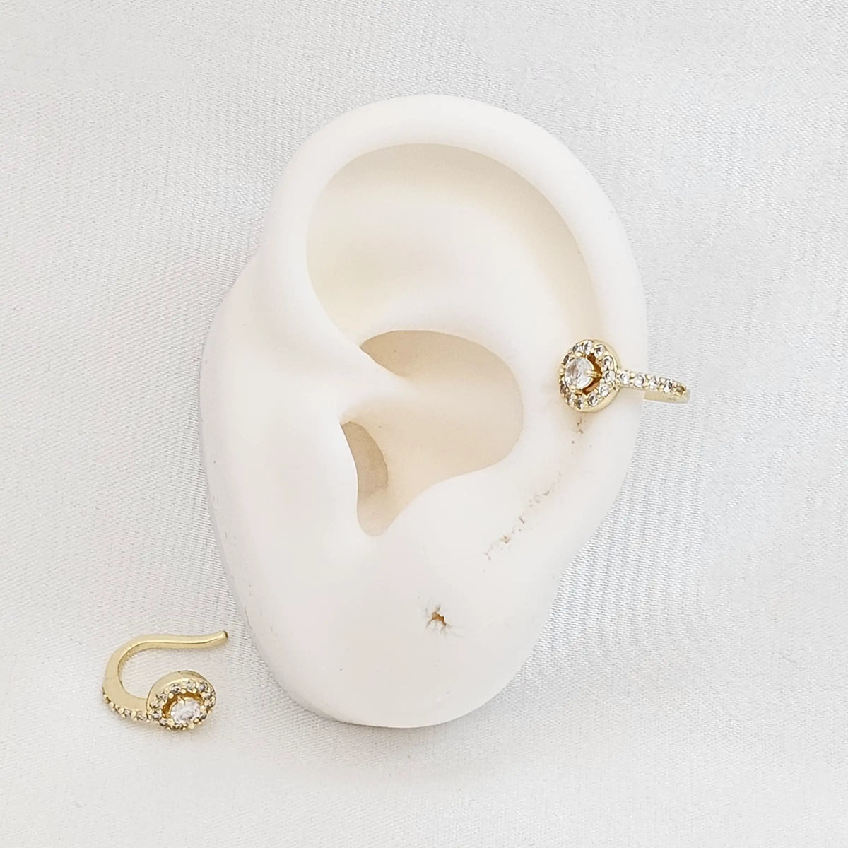 Earcuff Mini Aro Con Circones Dorado Rf K7192
