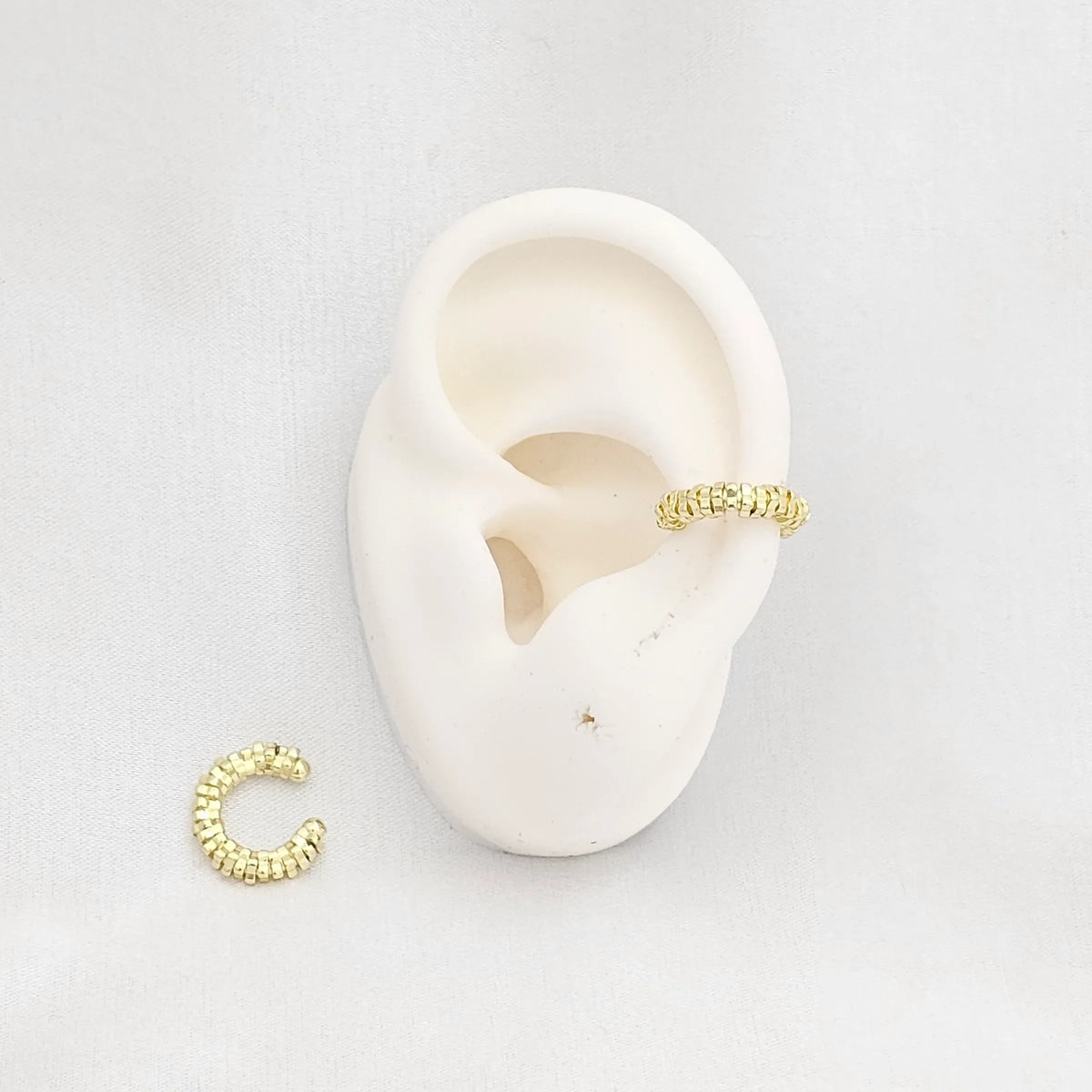 Earcuff Mini Cuadros En Fila Dorado Rf K6881