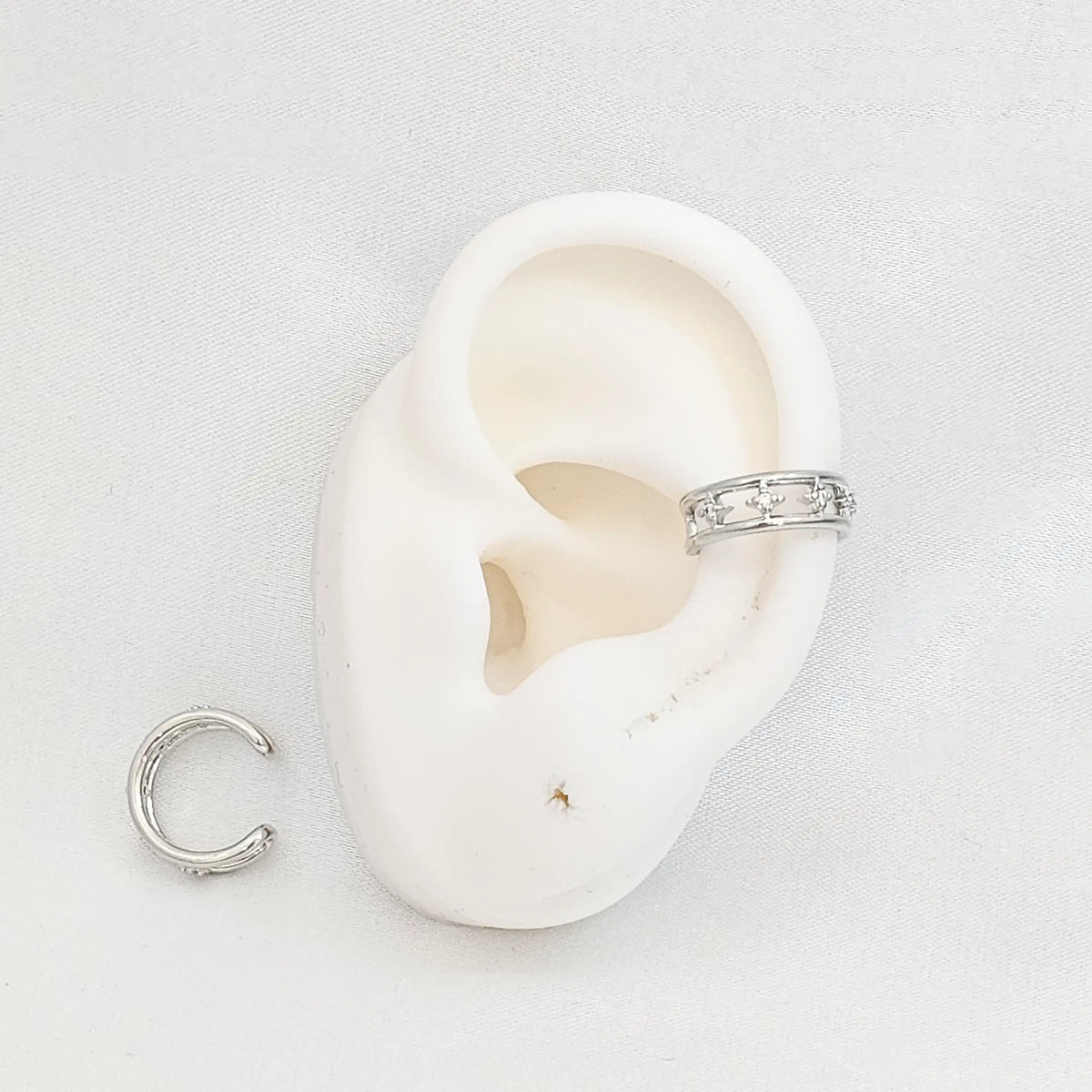 Earcuff Mini Estrellas Plateado Rf K3517