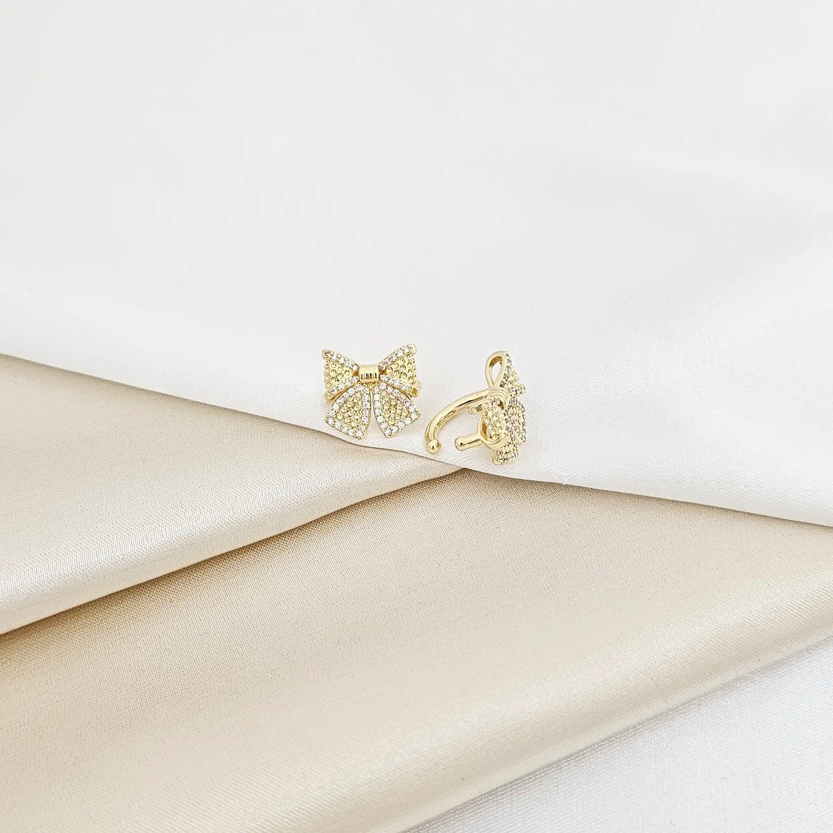 Earcuff Moño Circones Dorado Rf K7594