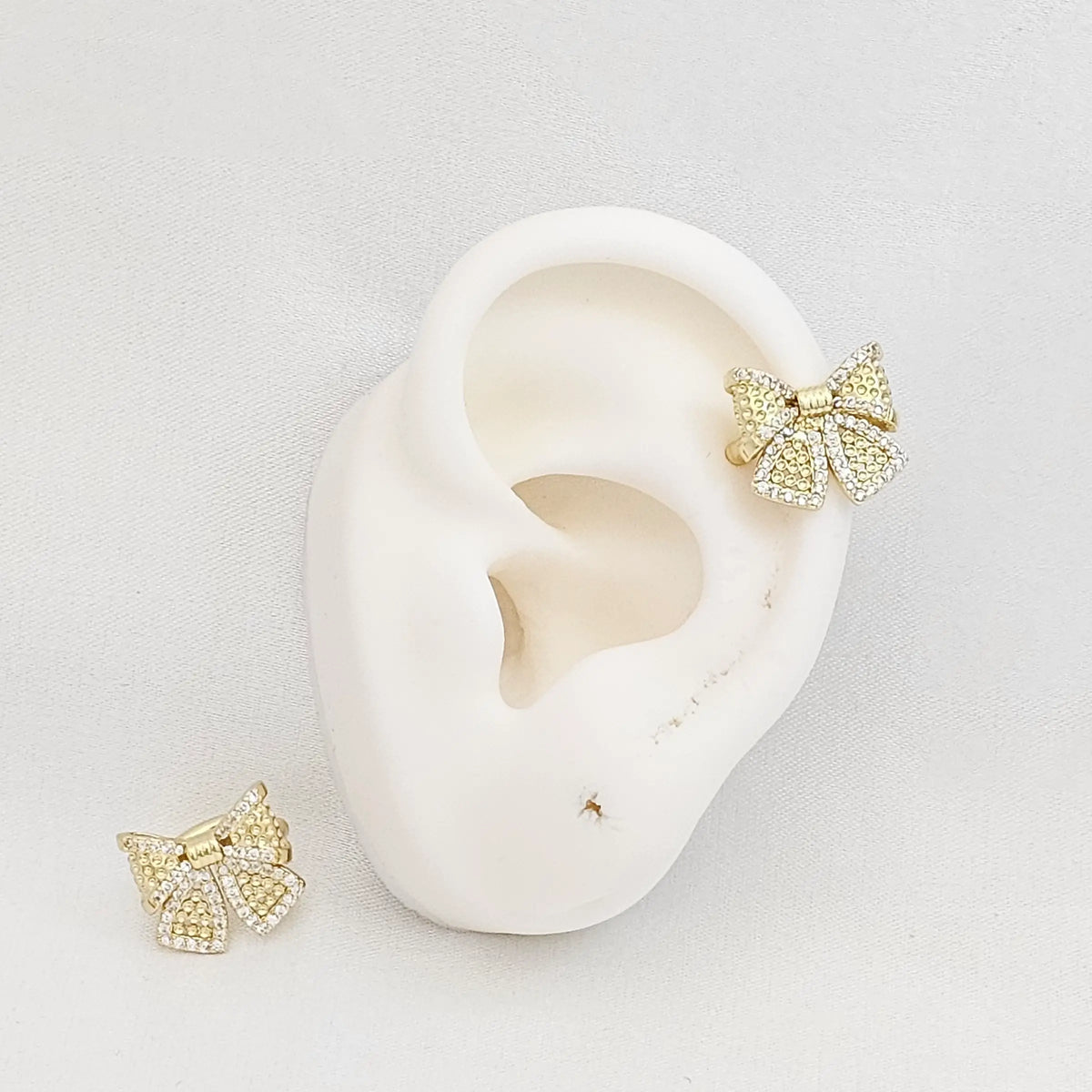 Earcuff Moño Dorado Con Circones Rf K7212