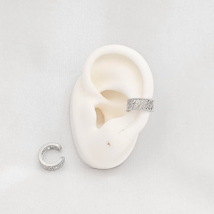 Earcuff Pequeño Con Destellos Plateado Rf K6866