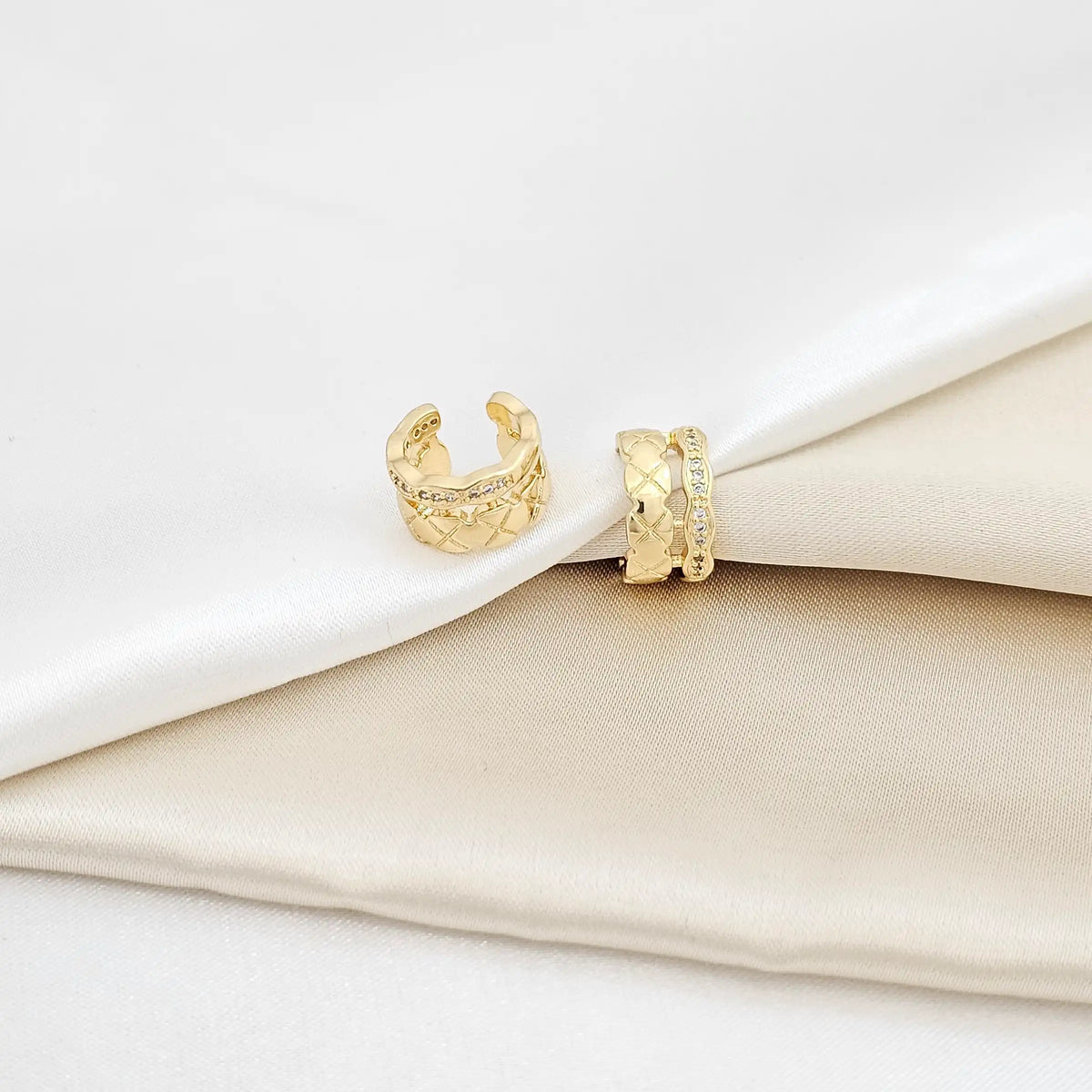 Earcuff Pequeño Doble Con Circones Dorado Rf K6333