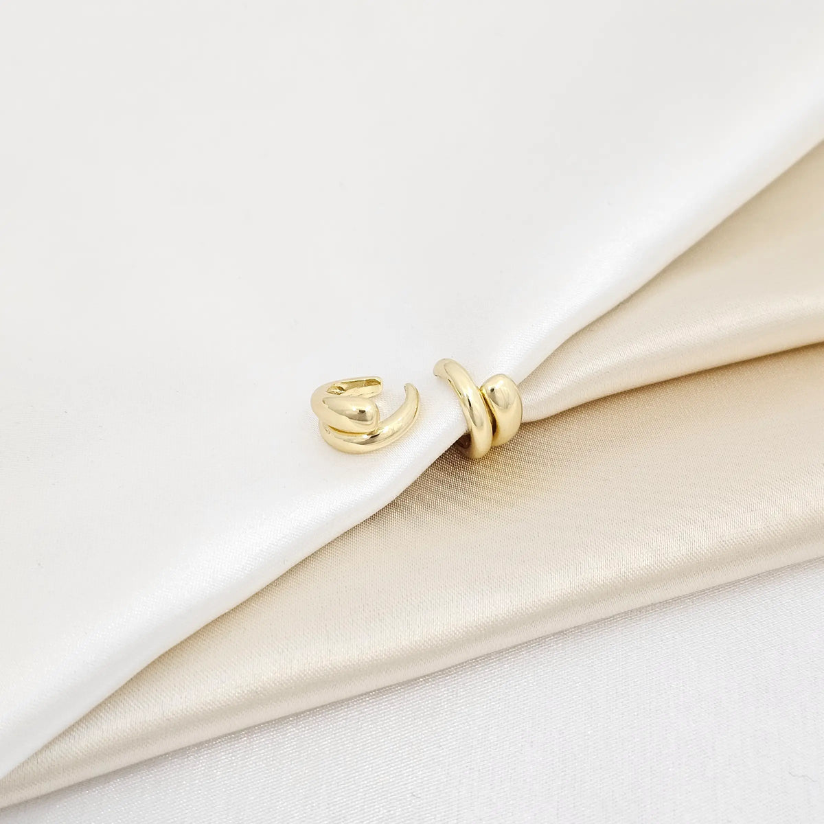 Earcuff Pequeño Doble Linea Lisa Dorado Rf K6883