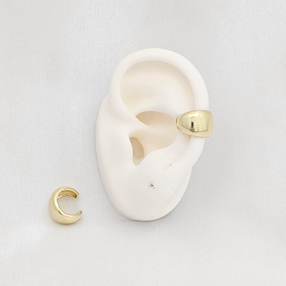 Earcuff Pequeño Grueso 10Mm Liso Dorado Rf K6889