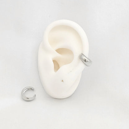 Earcuff Pequeño Liso Con Mini Balines Plateado Rf K6880