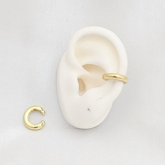 Earcuff Pequeño Liso Dos Balines Dorado Rf K6891