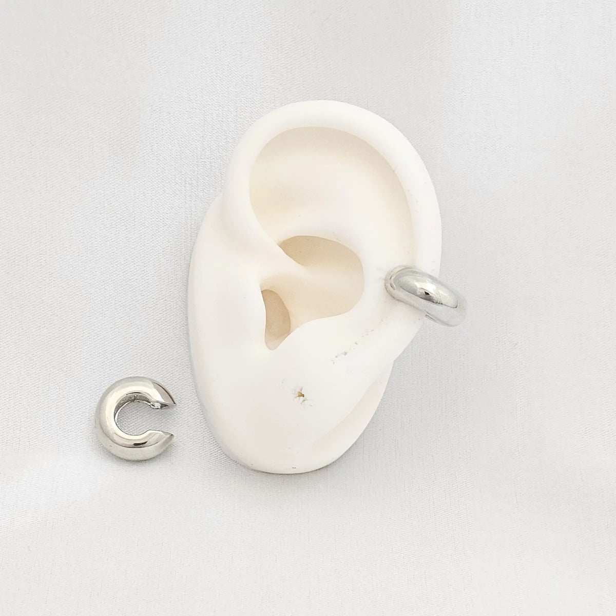 Earcuff Pequeño Liso Plateado Rf K6864