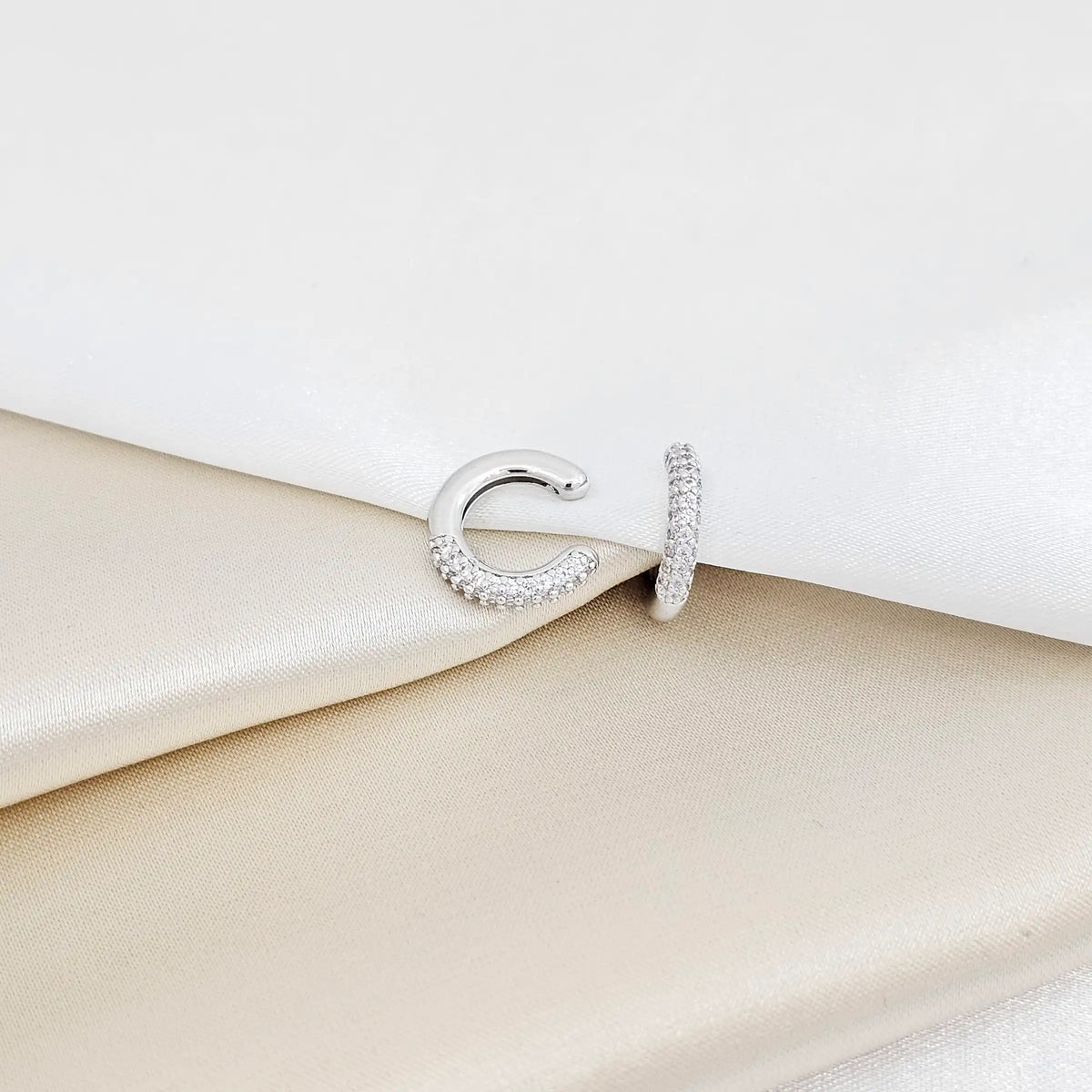 Earcuff Pequeño Liso Y Con Circones Plateado Rf K7187
