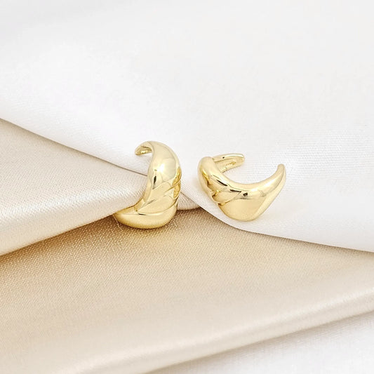 Earcuff Pequeño Rayado Dorado Rf K4013